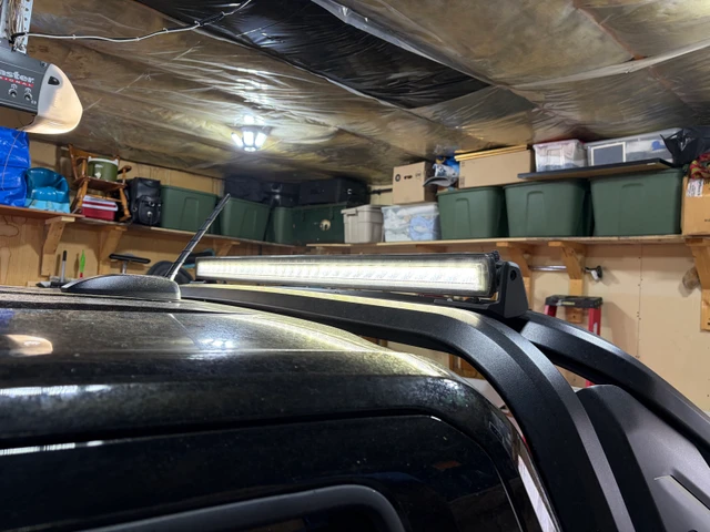 GM Chevrolet 40” LED Light Bar – Complete Kit – Colorado/Canyon, rot, Import Kanada — Foto 1
