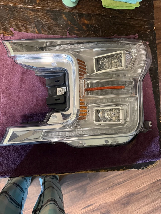drivers side světlomet 2019 F150 LED, OE, rot, Import Kanada — Foto 1