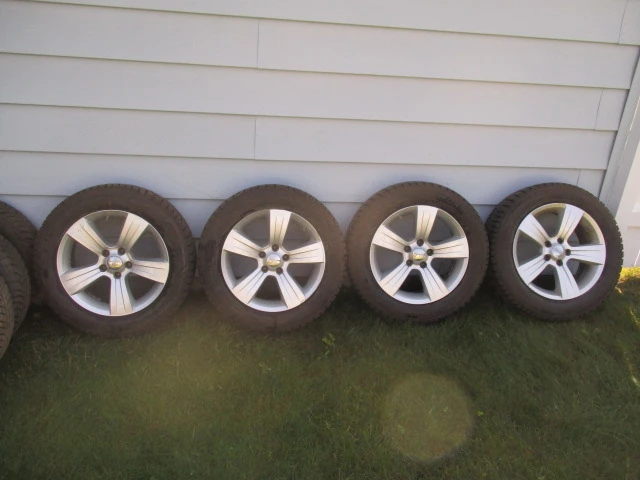 4 Ironman winter tires 215/60/17 on OE Jeep 5x114.3 alloys, Import Kanada — Foto 1