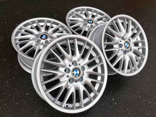 RARE - sada 18" Genuine BMW MV1 style 72 rims in showroom cond, Import Kanada — Foto 1