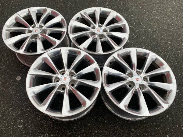 sada 19X8.5 ET39 Cadillac XTS 2013-2017 wheels in good cond, Import Kanada — Foto 1