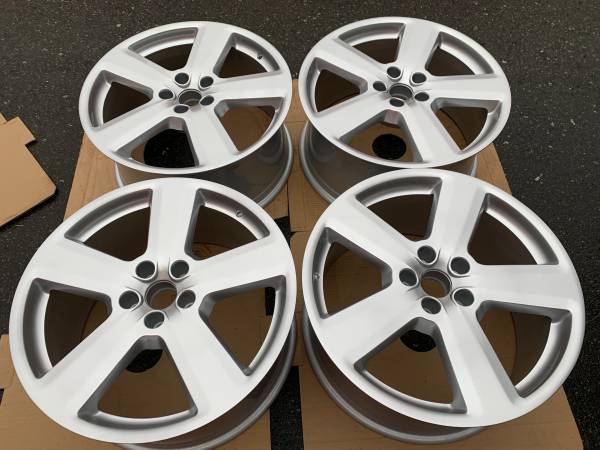 STUNNING - sada Genuine OE Audi A8 19x9" ET44 rims Like nový, Import Kanada — Foto 1