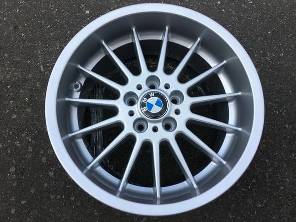 1 X RARE Genuine BMW Style 32 18x9 zadní Rim in showroom cond, Import Kanada — Foto 1