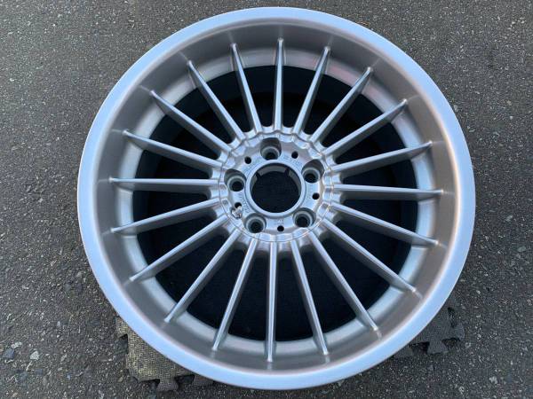 RARE Single Genuine 19X8.5 inch ALPINA classic rim ET20 72.56mm, Import Kanada — Foto 1