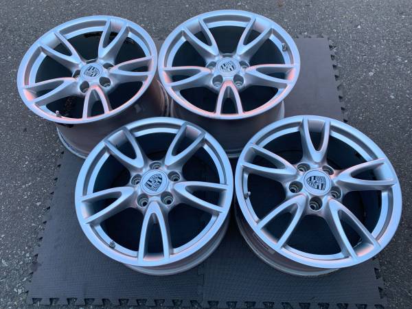 sada Genuine Porsche 18X8/11" 997 Targa 4 rims in exc cond, Import Kanada — Foto 1
