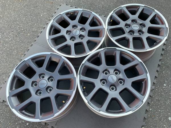 sada Jeep Gladiator 18" Factory OE Wheels 6KC89TRMAA, Import Kanada — Foto 1