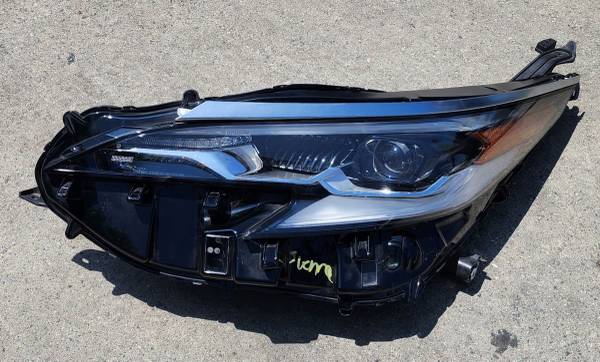2021 2022 2023 2024 2025 Toyota Sienna levý světlomet Xenon, Import USA — Foto 1