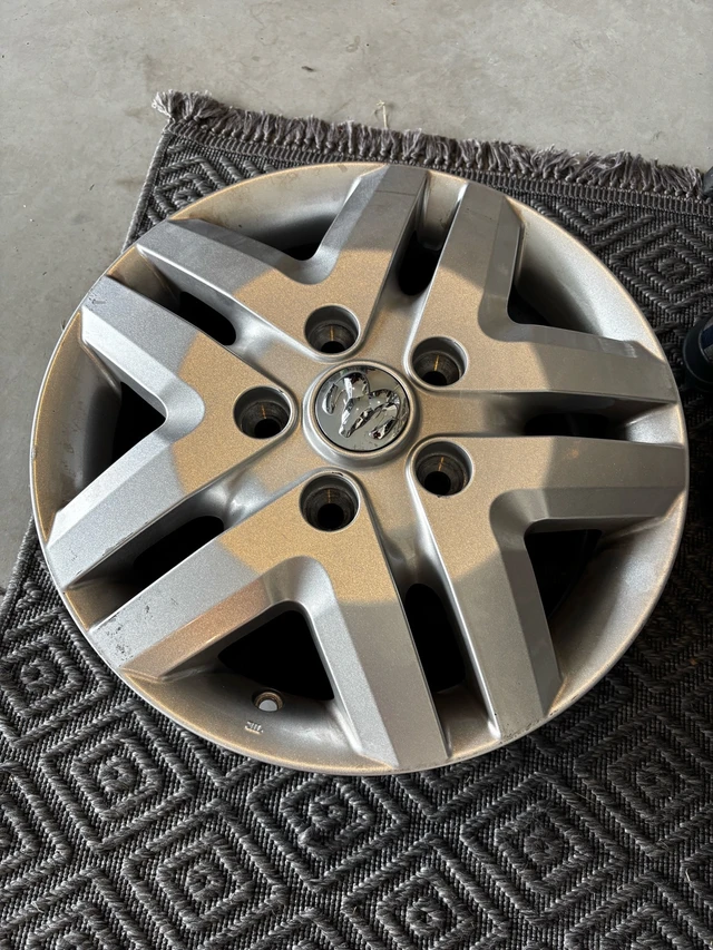 Selling 3 × 16" RAM ProMaster 3500 OE Aluminum Rims (rims only), Import Kanada — Foto 1
