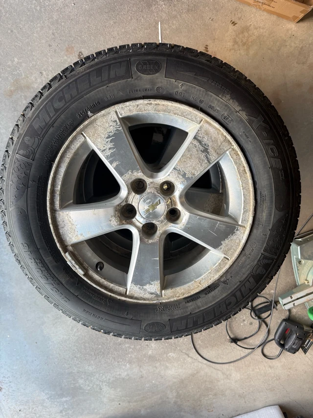 4 Michelin X-Ice 16 inch winter tires on rims, Import Kanada — Foto 1