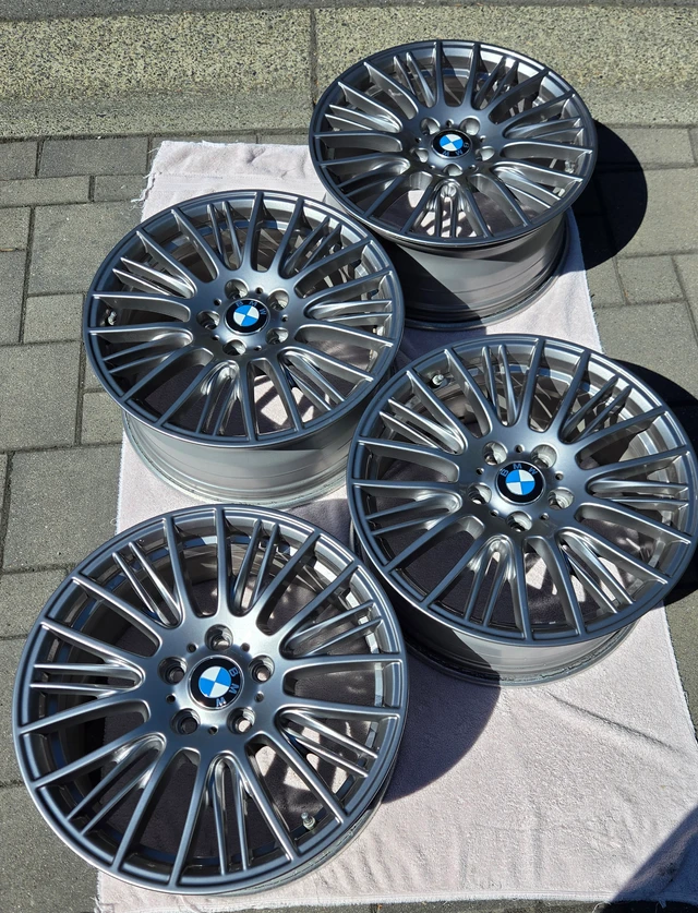 Genuine BMW Style 388 18" Rim sada with Centre Caps (sada 4), Import Kanada — Foto 1
