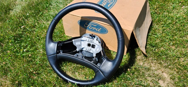 Ford Leather Steering Wheel, Import Kanada — Foto 1