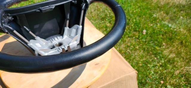 Ford Leather Steering Wheel, Import Kanada — Foto 3 z 4