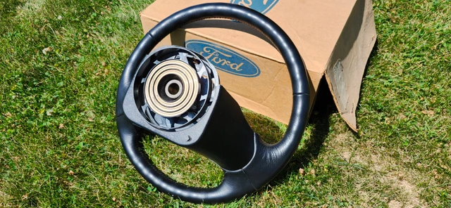 Ford Leather Steering Wheel, Import Kanada — Foto 4 z 4