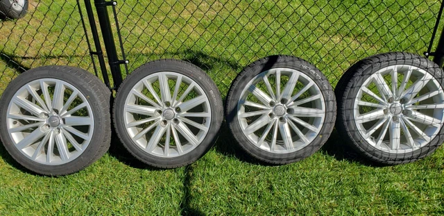 Mags Audi OE 18 pouces avec pneus d'hiver 245/40/18, Import Kanada — Foto 1