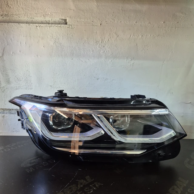 VW Tiguan 2020–2024 OE LED světlomet pravá strana, Import Kanada — Foto 1