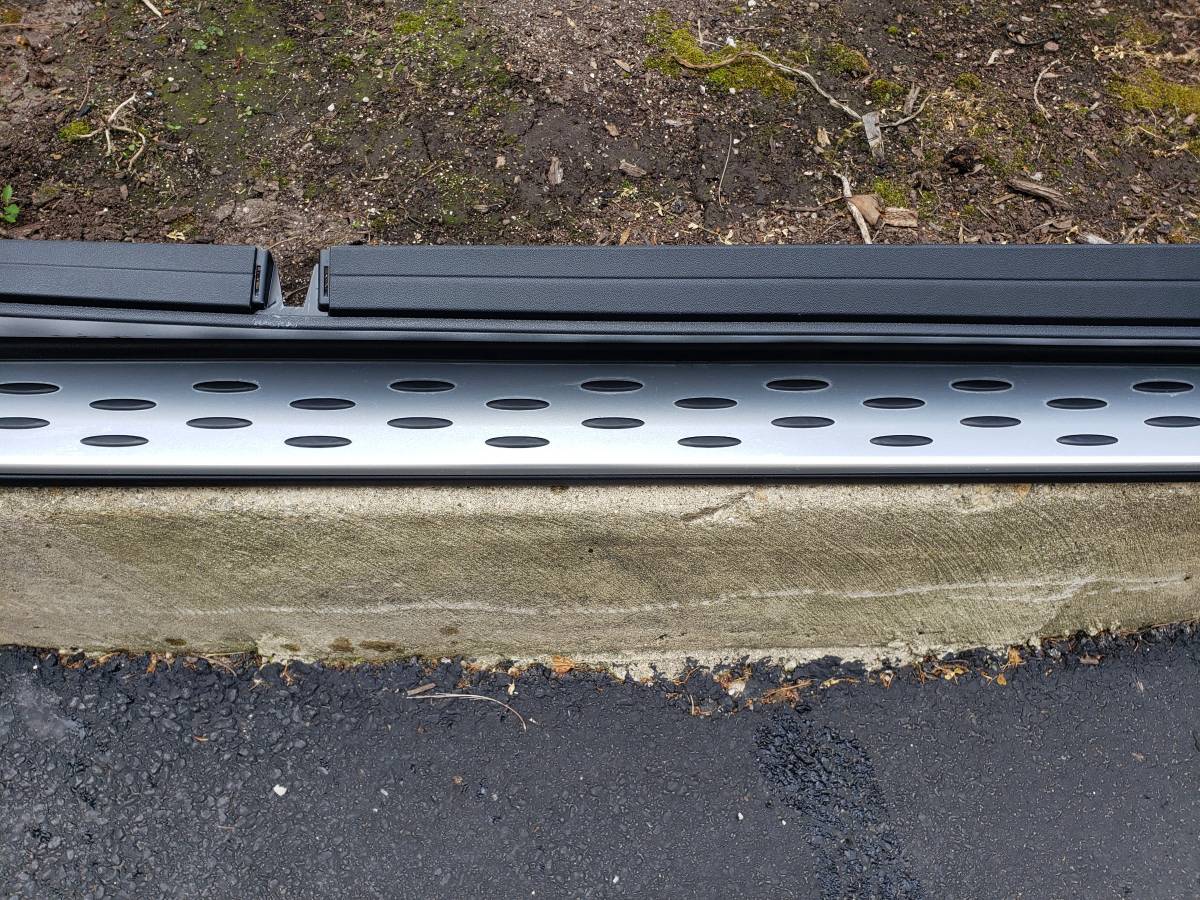 2012-2015 Mercedes ML350 pravá strana running board - nový OE, Import USA — Foto 1
