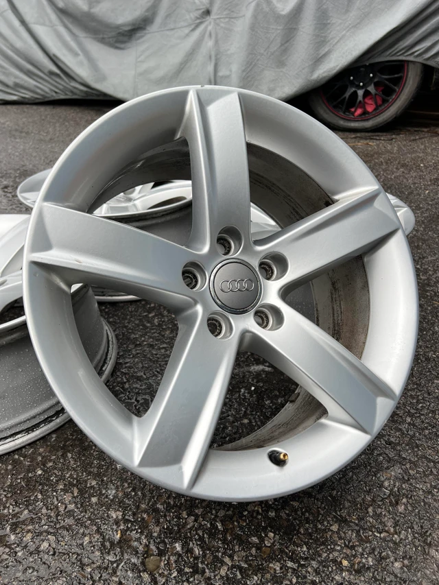 17" Audi A5 OE Wheels - 5x112, Import Kanada — Foto 1