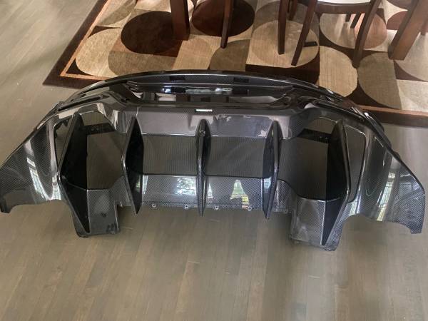 2019-2020 McLaren 600LT OE karbon zadní nárazník, Import USA — Foto 1 z 7 2019-2020 McLaren 600LT OE karbon zadní nárazník, Import USA — Foto 1 z 7