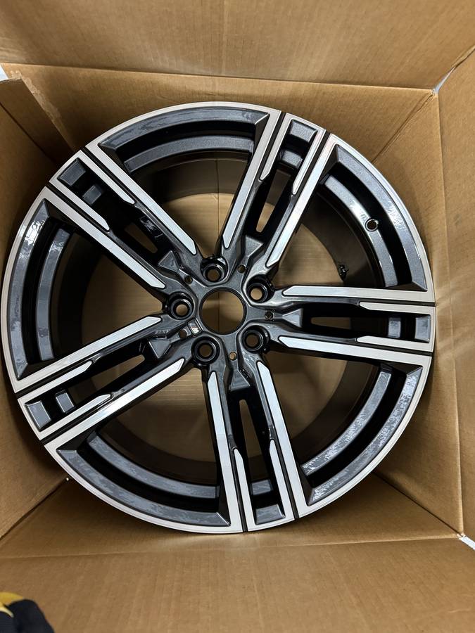 BMW OE 19" Rims. 5 Rims - 2 přední, 3 zadní from 2023 M850ix, Import USA — Foto 1