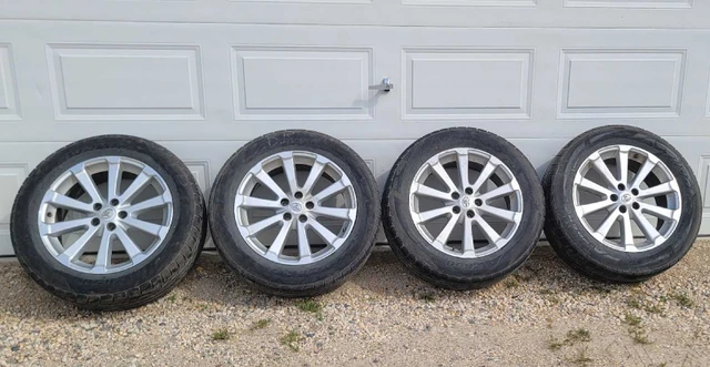 Toyota 245/55R19 Tires and Rims, Import Kanada — Foto 1 | AMECAR Toyota 245/55R19 Tires and Rims, Import Kanada — Foto 1