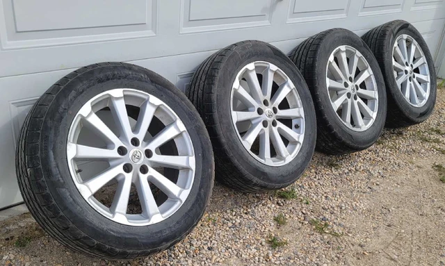 Toyota 245/55R19 Tires and Rims, Import Kanada — Foto 2 z 4