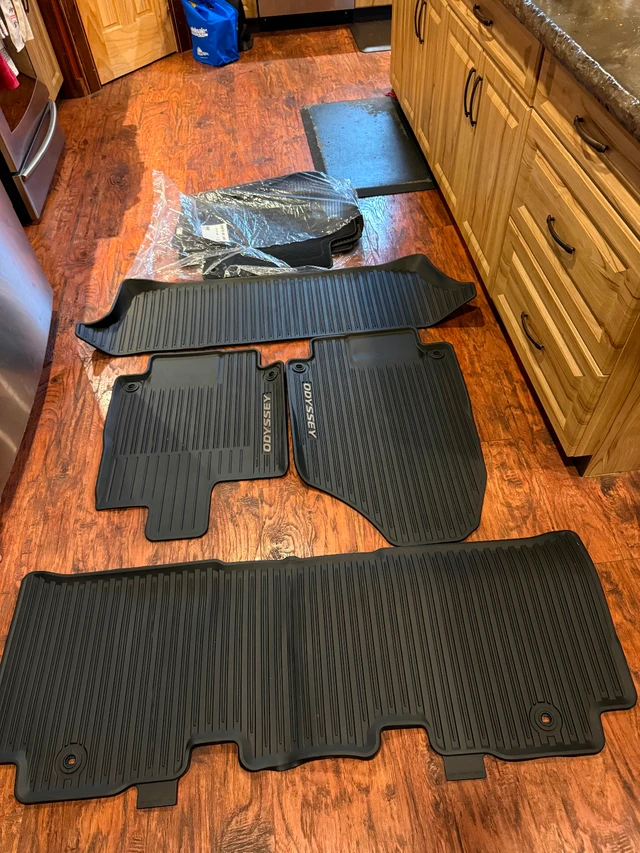 2026 Honda Odyssey All-Weather Floor Mats, Import Kanada — Foto 1