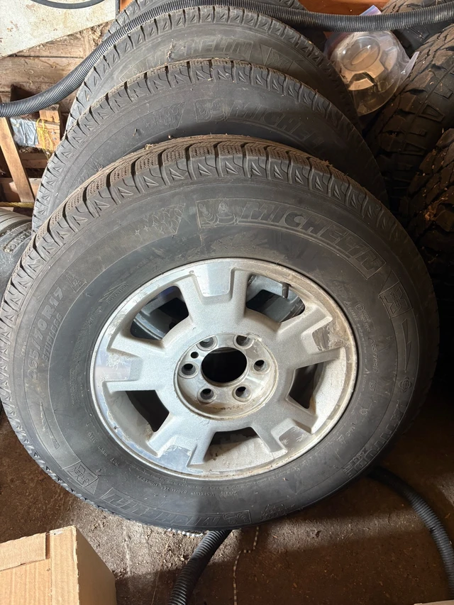 Ford F-150 17” Alloy Wheels & Michelin Latitude X-Ice Winter, Import Kanada — Foto 1