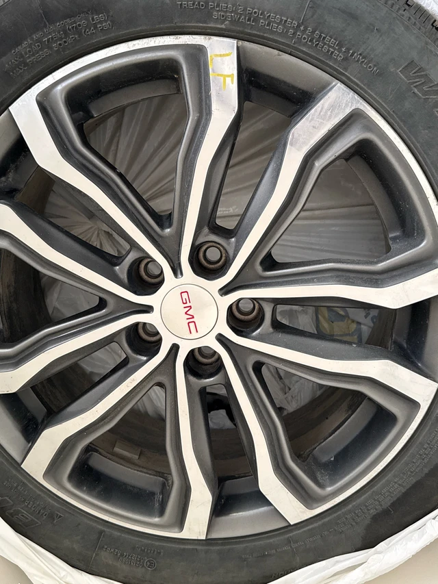 2019 GMC Terrain OE 19” Alloy Wheels + Goodyear Tires, Import Kanada — Foto 2 z 2