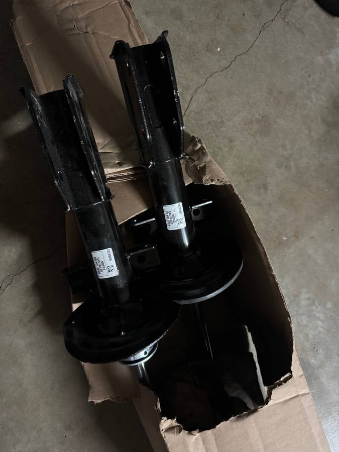 přední gas struts and zadní gas shocks OE, for 2017 GMC Acadia Denali, Import USA — Foto 1