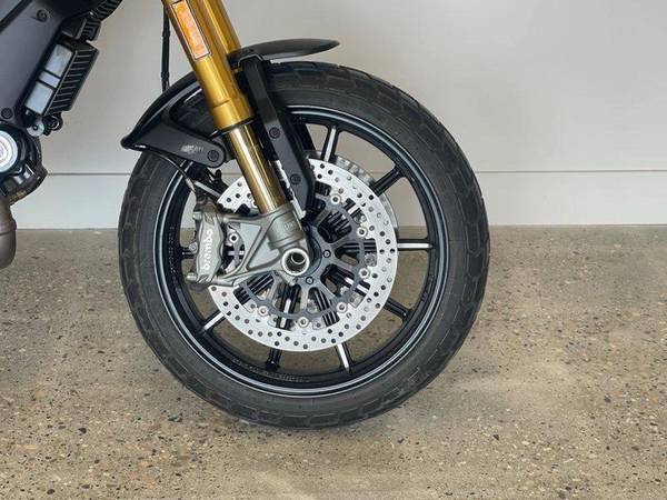 2022 Ducati, Import Kanada — Foto 3 z 12