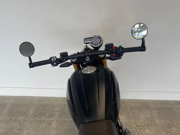 2022 Ducati, Import Kanada — Foto 8 z 12