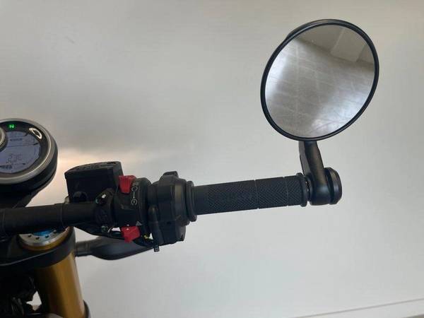2022 Ducati, Import Kanada — Foto 9 z 12