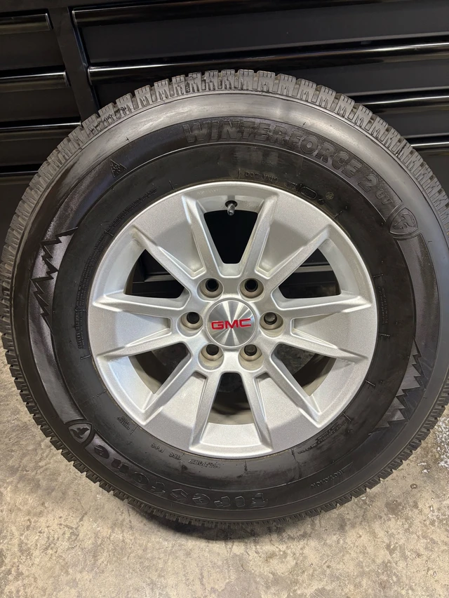 Firestone Winterforce 2 Winter Tires on OE GMC Alloy Wheels, Import Kanada — Foto 1 | AMECAR Firestone Winterforce 2 Winter Tires on OE GMC Alloy Wheels, Import Kanada — Foto 1
