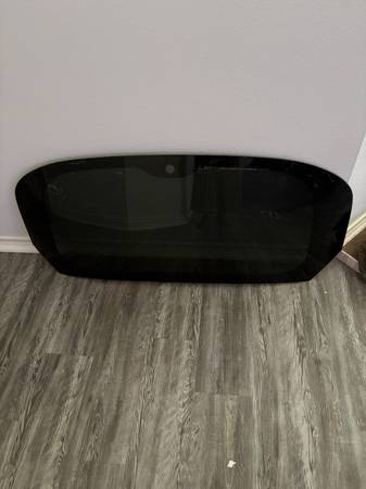 facelift gate Glass- chevy Trax 2024, Import USA — Foto 1