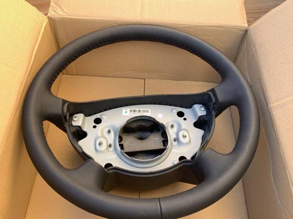 Mercedes Steering Wheel NEVER použitý, Import USA — Foto 1 z 2 Mercedes Steering Wheel NEVER použitý, Import USA — Foto 1 z 2
