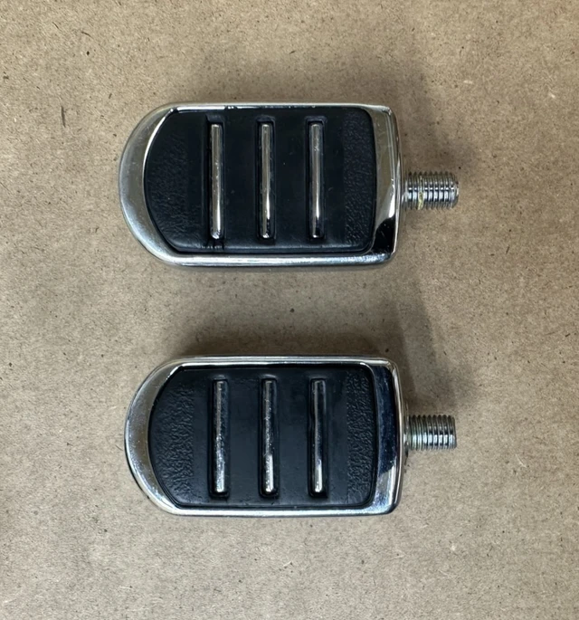 Harley Streamliner Rider Footboard, Brake + Shift Pegs ½ Price, Import Kanada — Foto 3 z 3