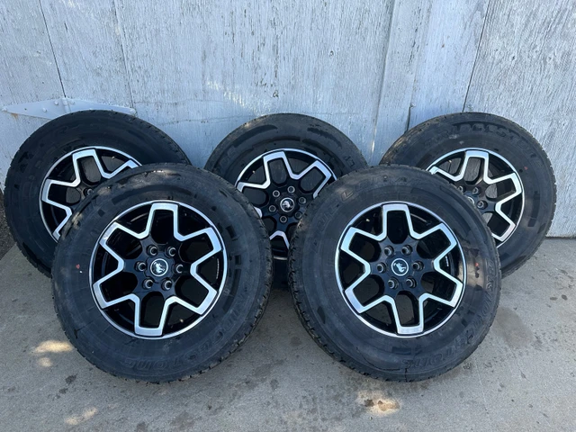 sada 5 Rims & Tires 255/70R18, Import Kanada — Foto 1