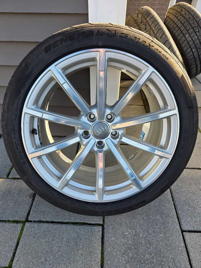 Audi RS5 19" forged wheels with tires, Import Kanada — Foto 1