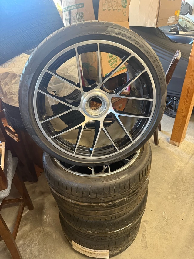 4 Porsche Center lock rims on Pirelli tires, Import Kanada — Foto 1