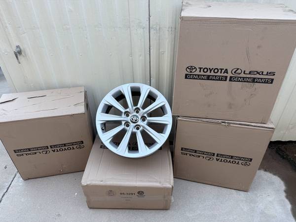 OE Toyota Grand Highlander 18” Wheels / Rims – sada 4 – 2024 2025, Import USA — Foto 1