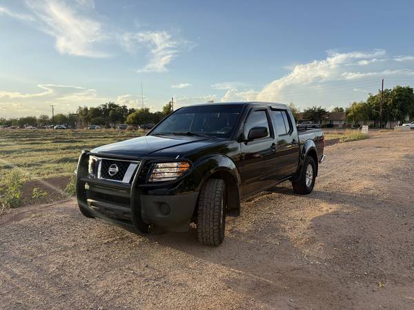 2019 Nissan Frontier SV Crew Cab 4x4 - 92k miles - REBUILT TITLE, Import USA — Foto 1