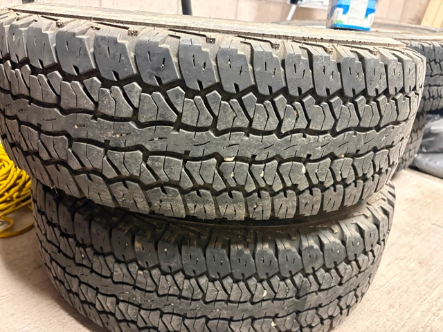 2012 Toyota Tacoma original factory rim with tires and senzor, Import Kanada — Foto 1 | AMECAR 2012 Toyota Tacoma original factory rim with tires and senzor, Import Kanada — Foto 1