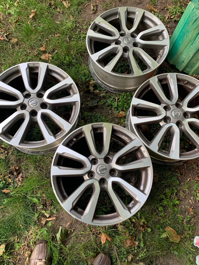 18” Nissan Rims, Import Kanada — Foto 1