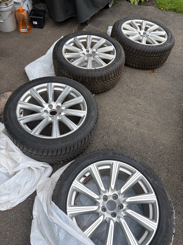 Goodyear Winter Command Ultra 275/45/R20 and OE rims Volvo XC90, Import Kanada — Foto 1