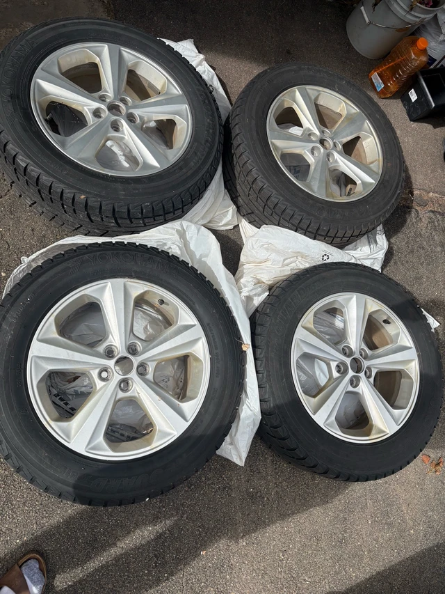 Yokohama Ice Guard 245/60/R18 tires and rims (2017 Ford Edge), Import Kanada — Foto 1