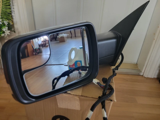 OE Mopar levý Mirror | Save $500 | 2019-22 Ram 1500, Import Kanada — Foto 1