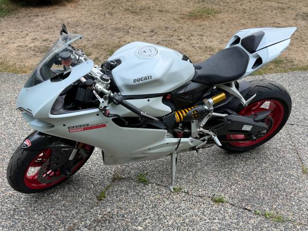 2015 Ducati, Import Kanada — Foto 1