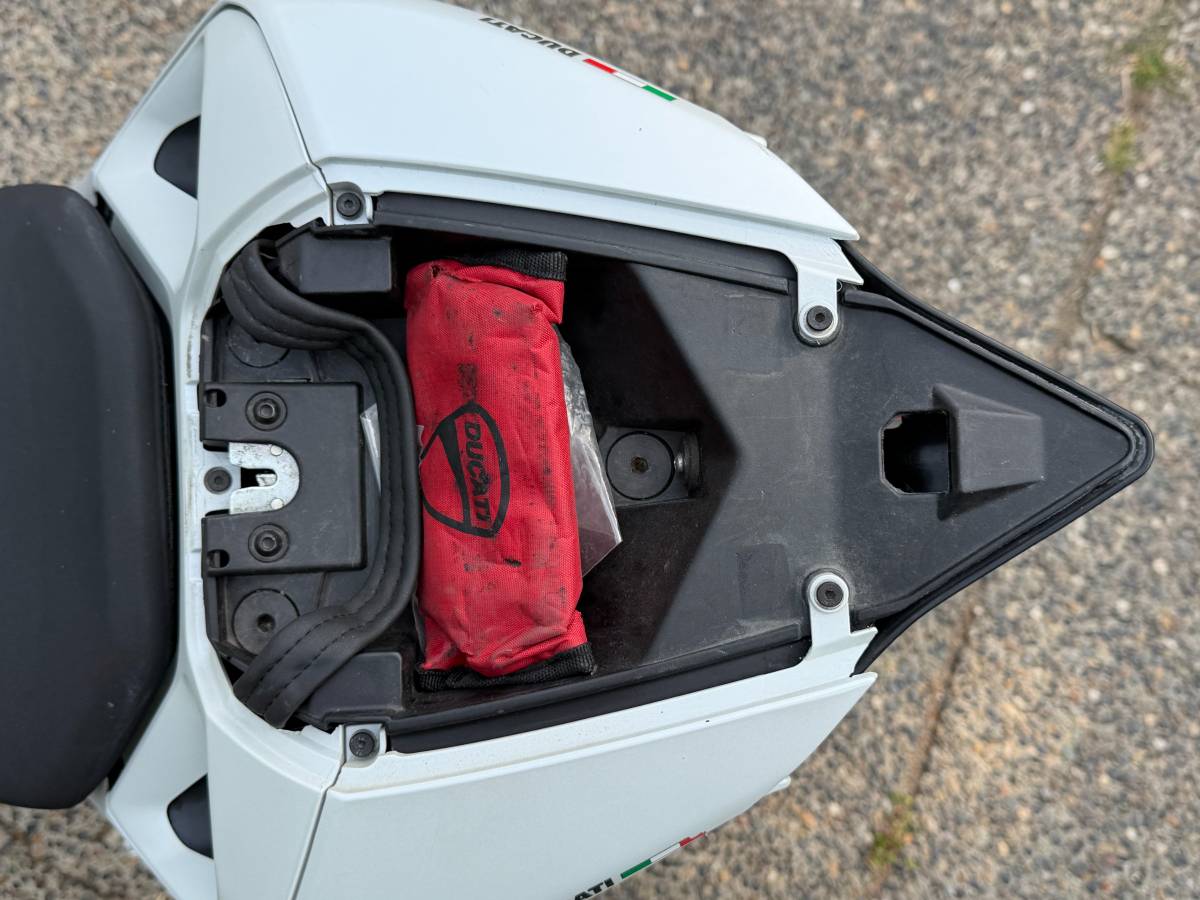 2015 Ducati, Import Kanada — Foto 12 z 12