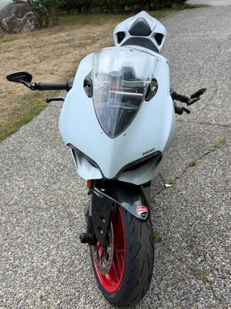2015 Ducati, Import Kanada — Foto 2 z 12