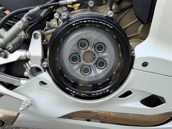 2015 Ducati, Import Kanada — Foto 5 z 12